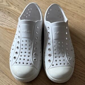 Native Kids White Slip-Ons Shoes Size 1